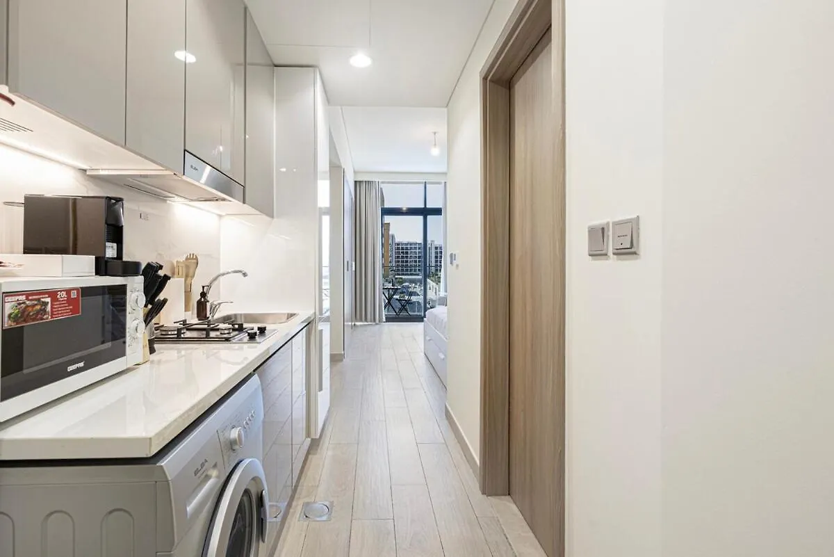 Livin Holidays - Studio - Azizi Riviera Dubai Apartment