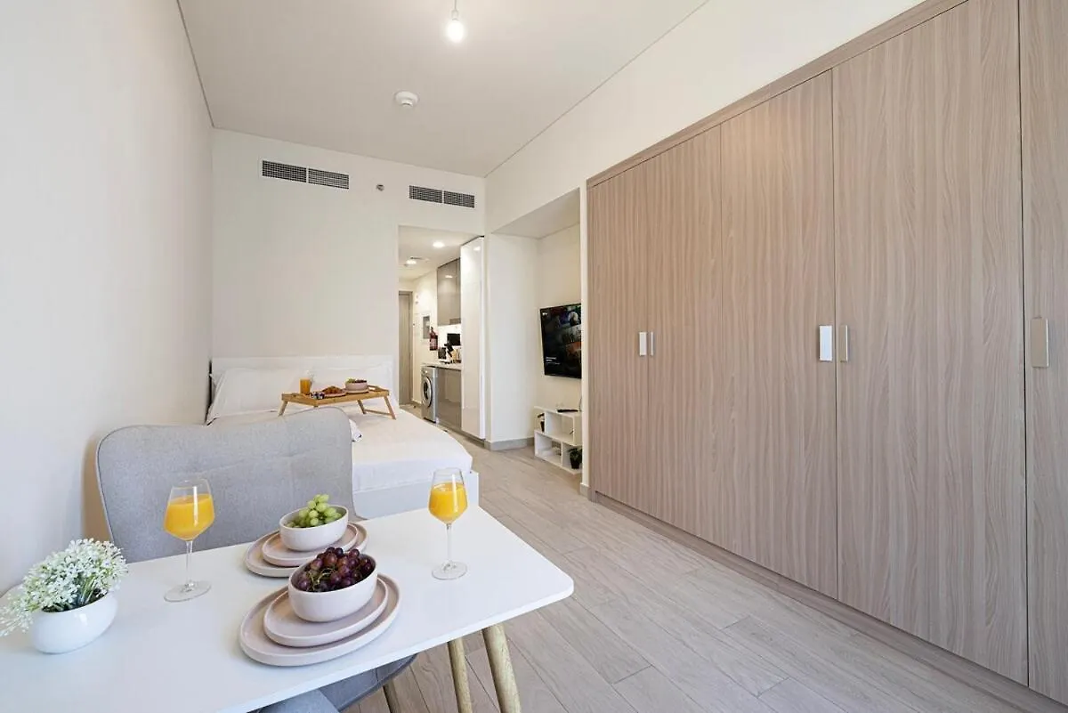 Livin Holidays - Studio - Azizi Riviera Dubai Apartment