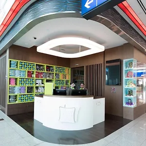 Sleep 'n Fly Sleep Lounge, A-gates Terminal 3 - Transit Only Hotel a capsule